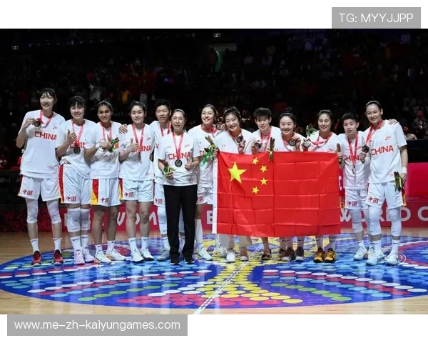 中国女篮的荣耀属于国家与人民，中国女篮最高荣誉
