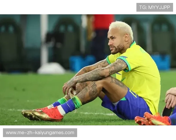 内马尔在机场自掏腰包买早餐给工作人员，暖心行径曝光